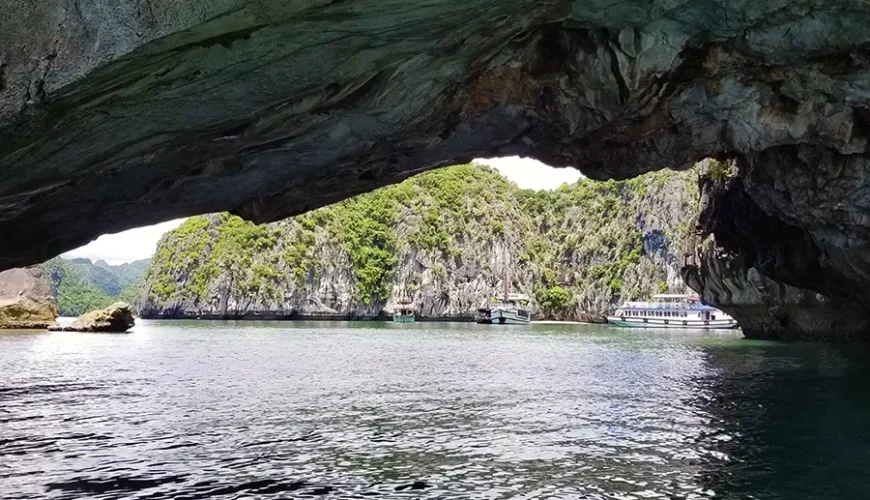 explore Cat Ba