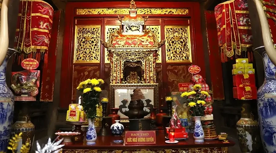 altar of Ngo Quyen in Hang Kenh Communal House