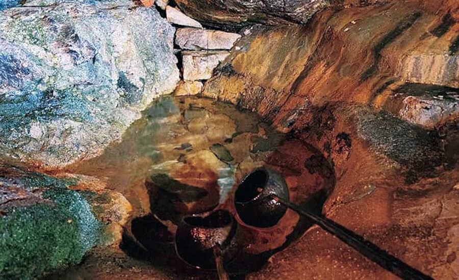 sacred water in Mot Mai Pagoda