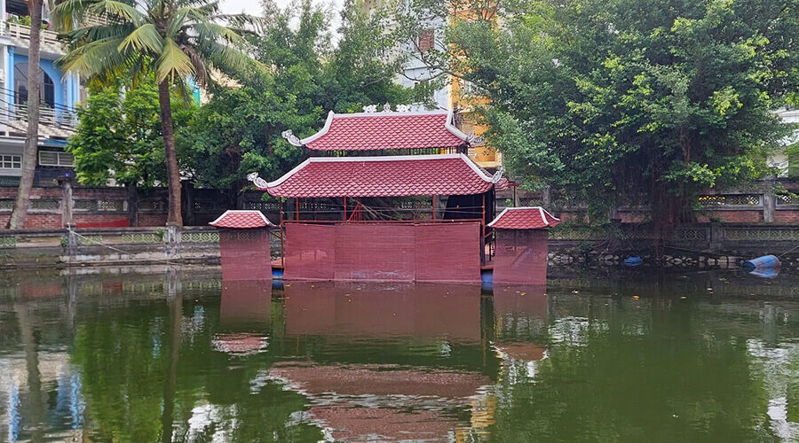 semicircular pond in Hang Kenh Communal House