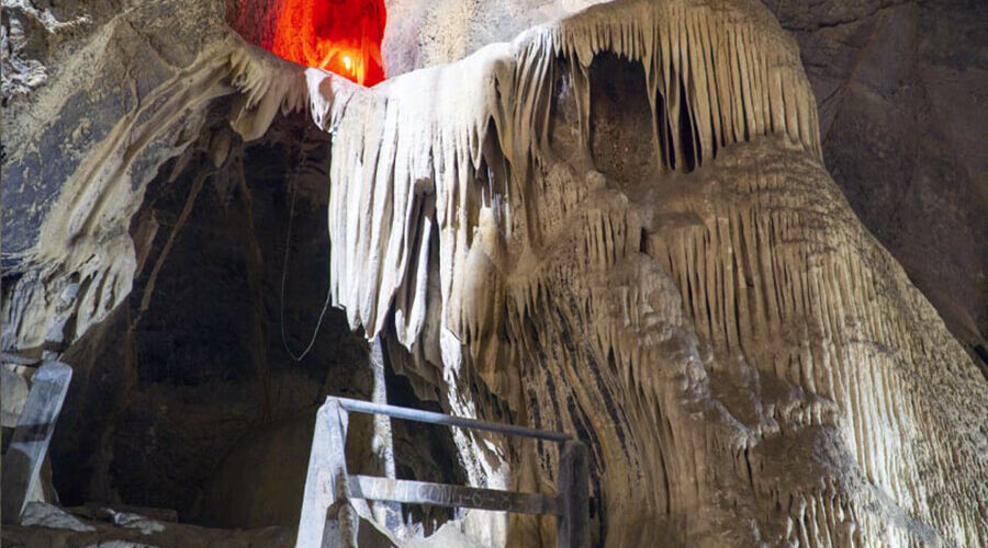 stalactites in Voi Mountain