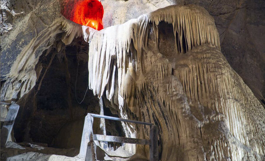 stalactites in Voi Mountain