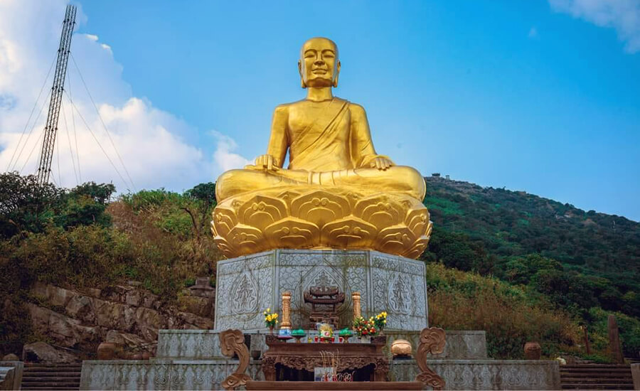 statue of Tran Nhan Tong