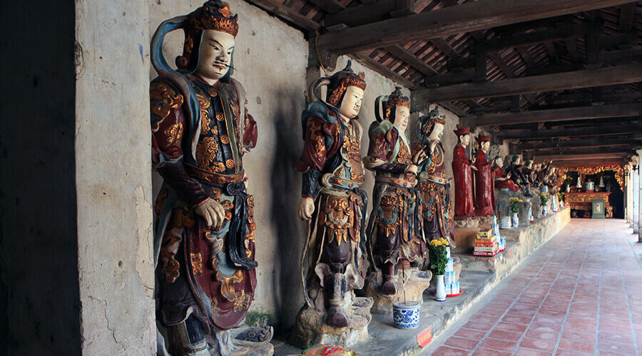 statues in Nom Pagoda