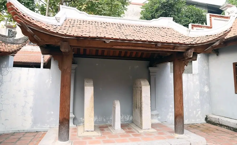 stelas in Hang Kenh Communal House