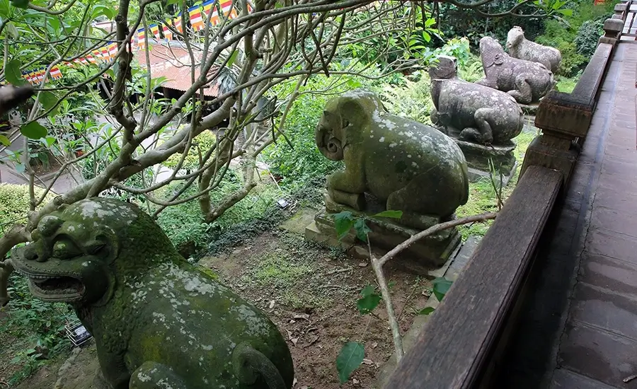 ten stone animal satues