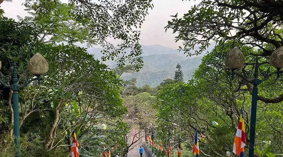 hiking to Hoa Yen pagoda