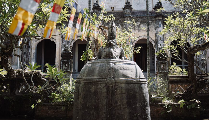 9-ton treasure giant bell in Co Le Pagoda