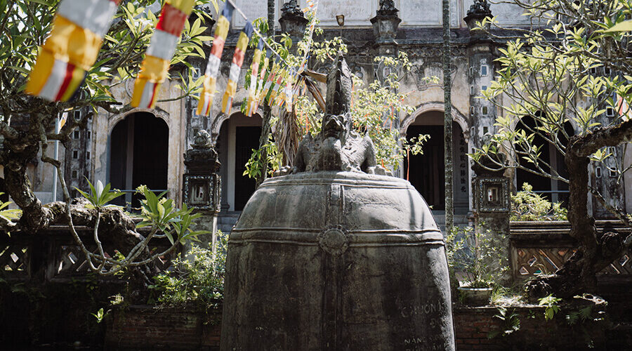9-ton treasure giant bell in Co Le Pagoda