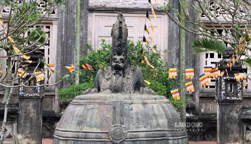 9-ton treasure giant bell in Co Le Pagoda
