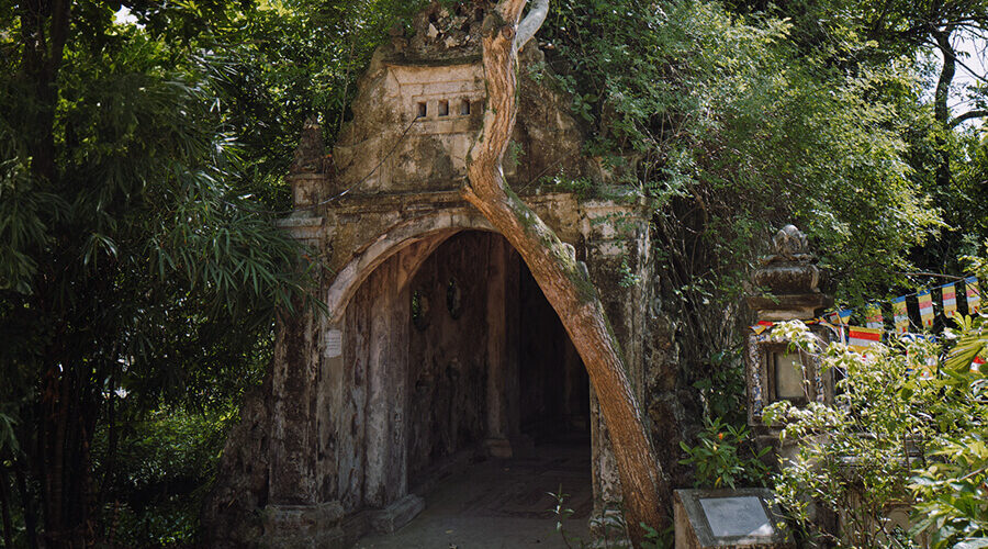 Cuon bridge in Co Le Pagoda