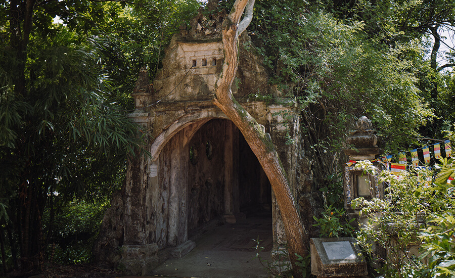 Cuon bridge in Co Le Pagoda
