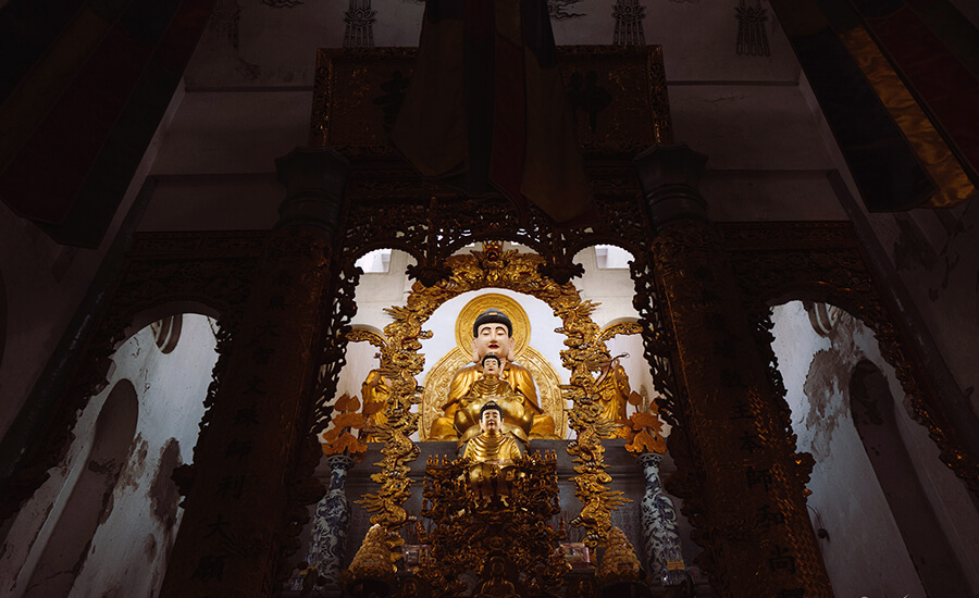 main hall in Co Le Pagoda