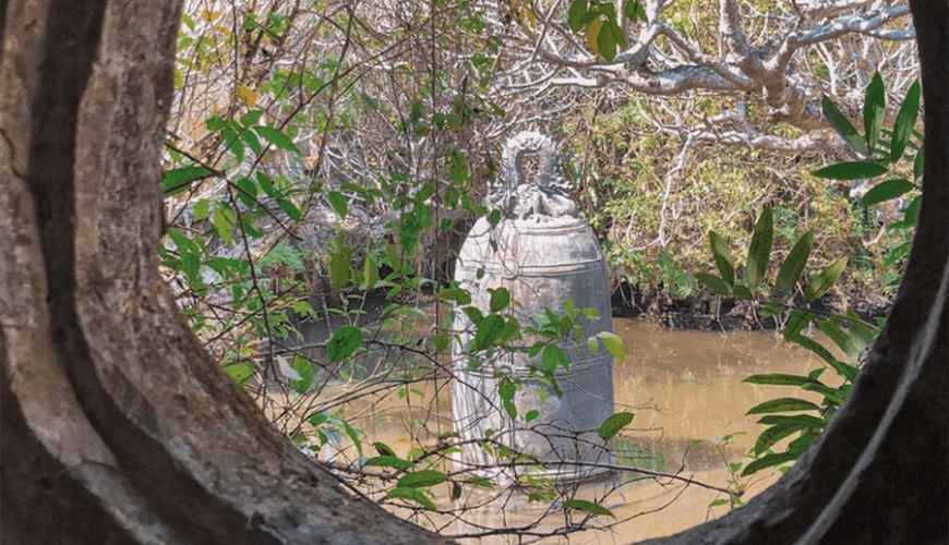 Dai Hong Chung in Co Le pagoda