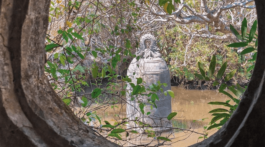 Dai Hong Chung in Co Le pagoda