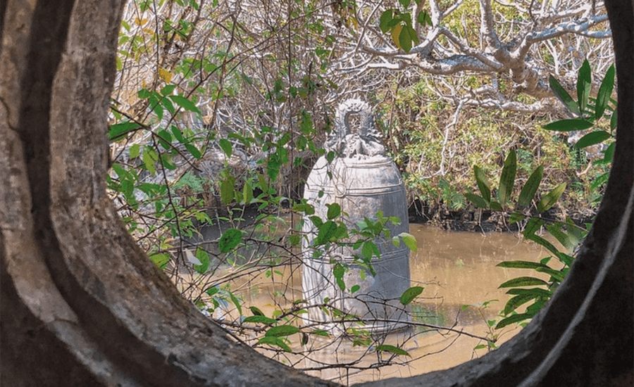 Dai Hong Chung in Co Le pagoda