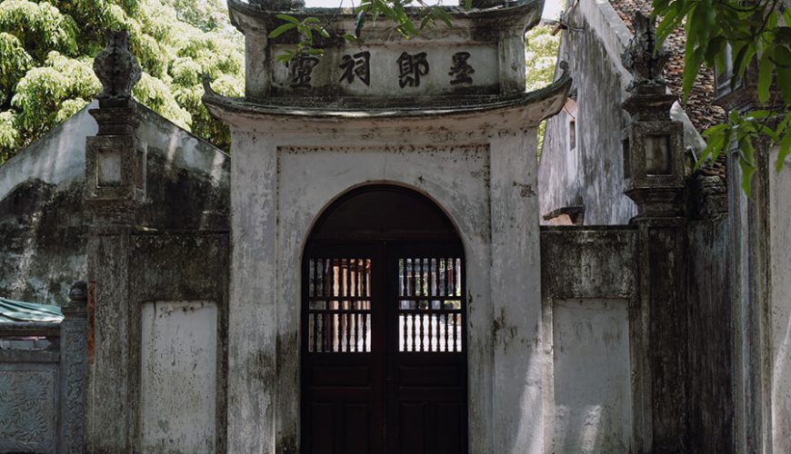 triple gate in Pho Minh Pagoda