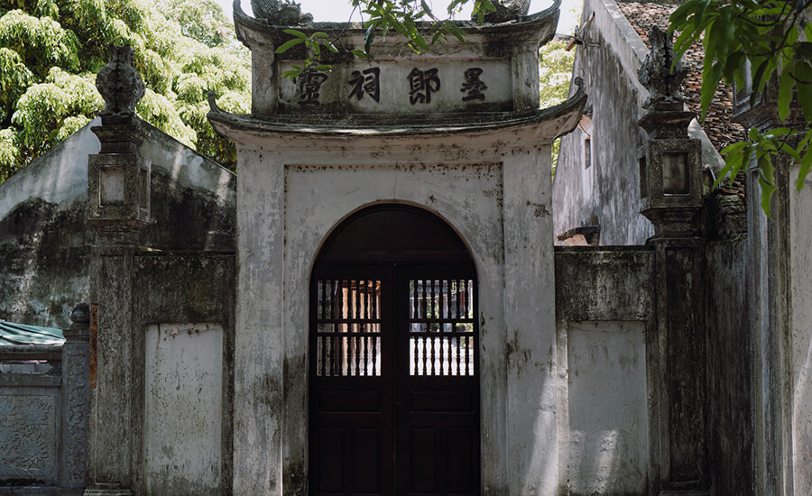 triple gate in Pho Minh Pagoda