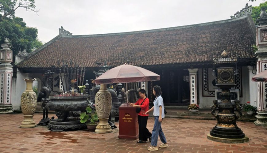 Co Trach temple in Nam Dinh