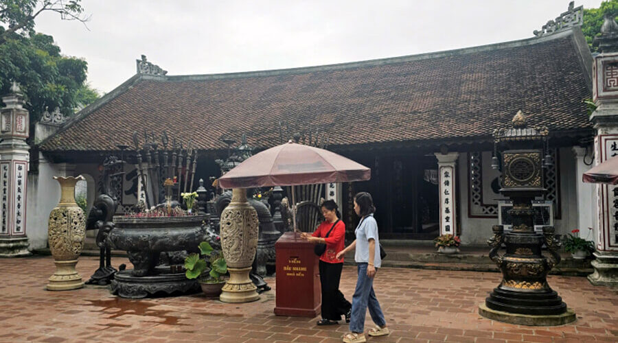 Co Trach temple in Nam Dinh