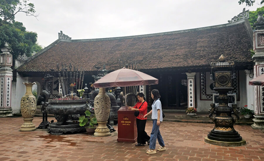 Co Trach temple in Nam Dinh