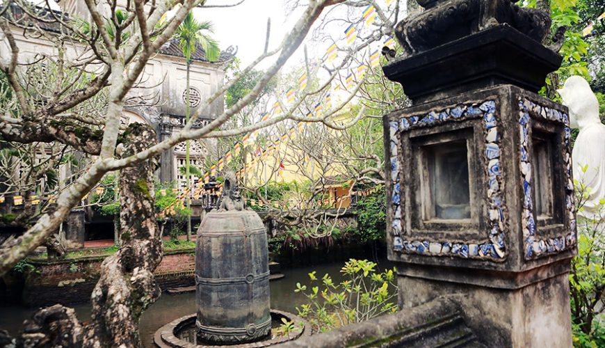 9-ton treasure giant bell in Co Le Pagoda