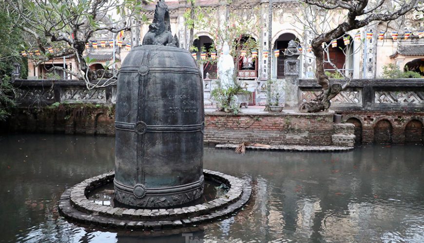 Dai Hong Chung in Co Le pagoda