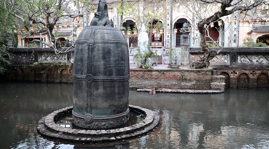 Dai Hong Chung in Co Le pagoda