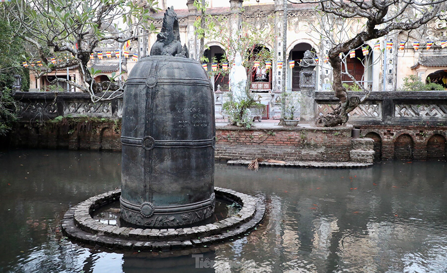 Dai Hong Chung in Co Le pagoda
