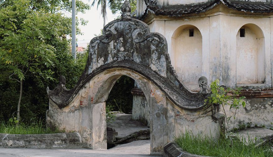 nine-story lotus tower in Co Le Pagoda