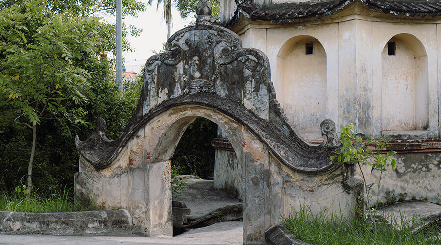 nine-story lotus tower in Co Le Pagoda