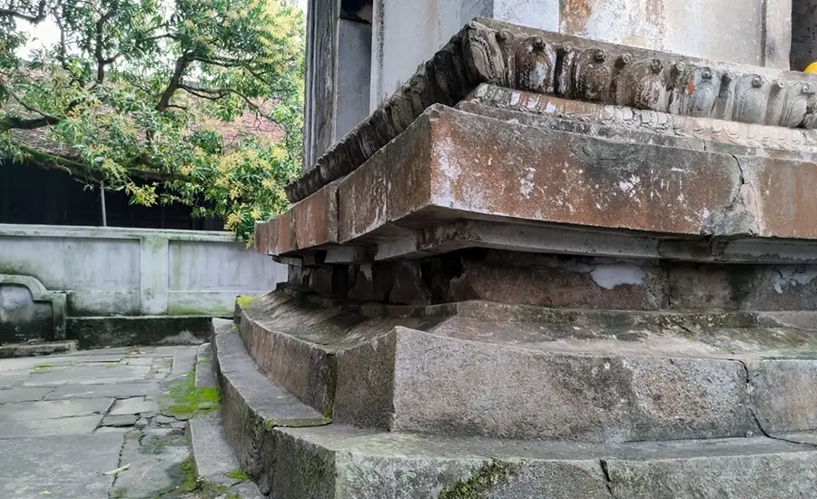 pedestal of Pho Minh tower