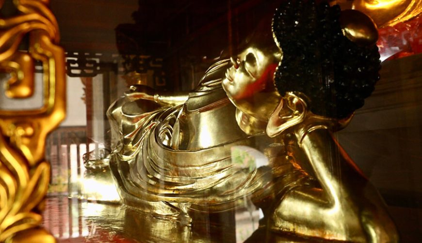 statue of Tran Nhan Tong entering Nirvana