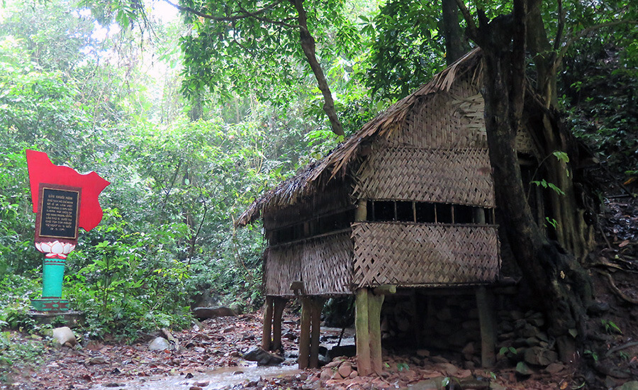 Khuoi Nam hut
