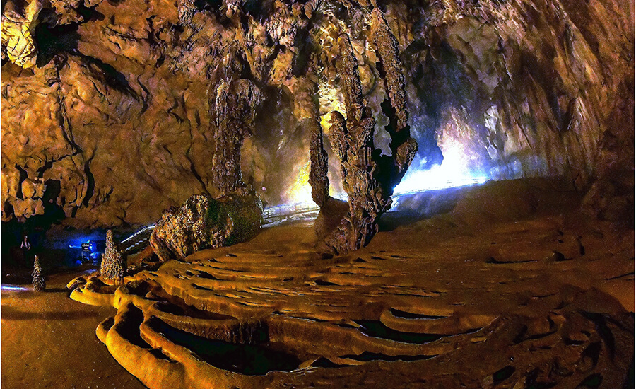 Nguom Ngao Cave