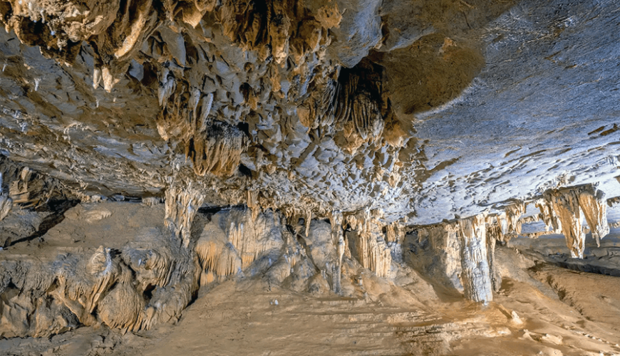 Nguom Ngao Cave