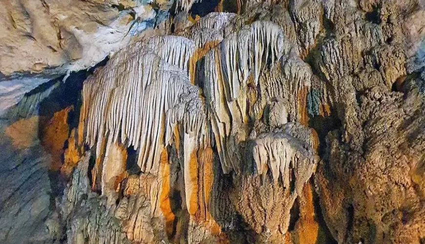 Nguom Ngao Cave