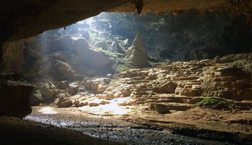 Nguom Ngao Cave