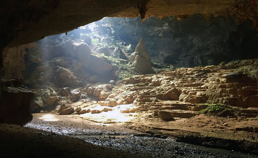 Nguom Ngao Cave