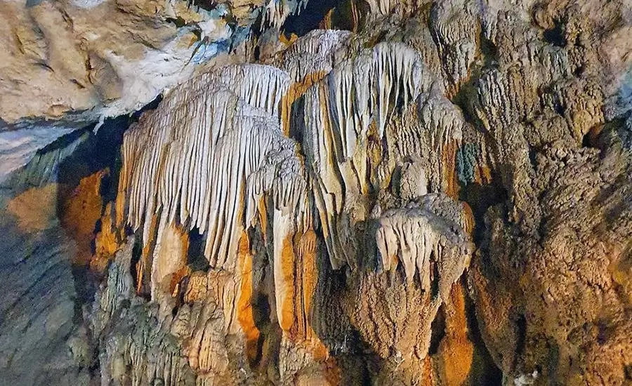 Nguom Ngao Cave