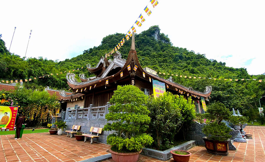 Phat Tich Truc Lam Ban Gioc Pagoda