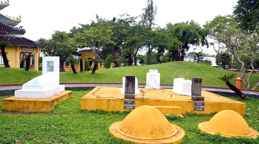 tomb of Nguyen Dinh Chieu