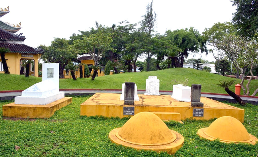 tomb of Nguyen Dinh Chieu