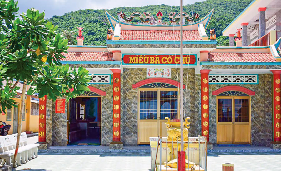 The Lady Co Chu temple in Son island