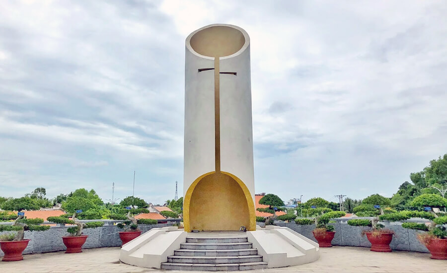 Cao Van Lau musician memorial area
