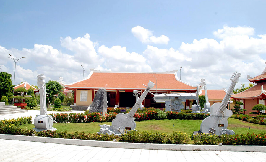 Cao Van Lau musician memorial area