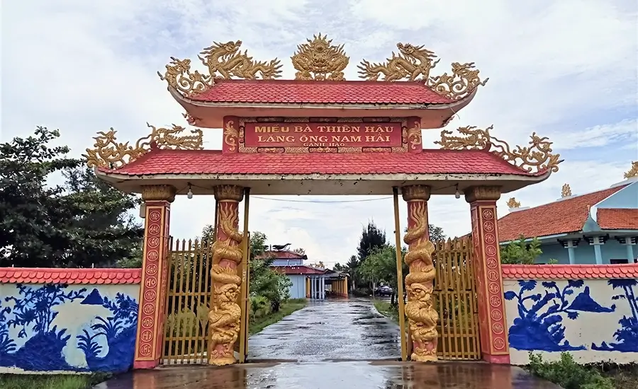 Ganh Hao coastal town