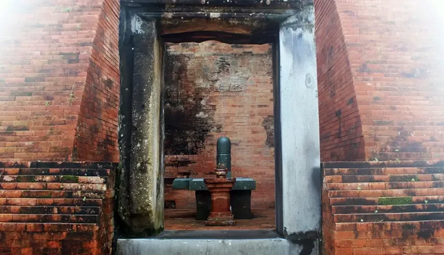 Vinh Hung ancient tower