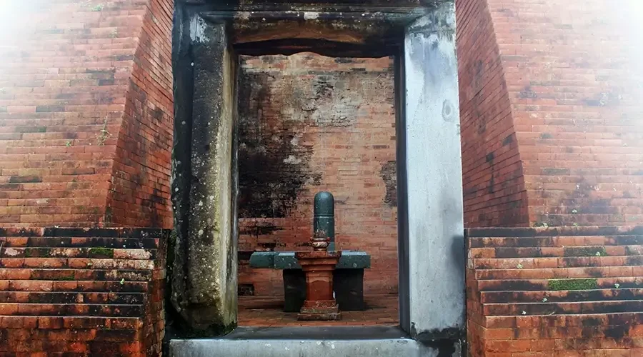 Vinh Hung ancient tower