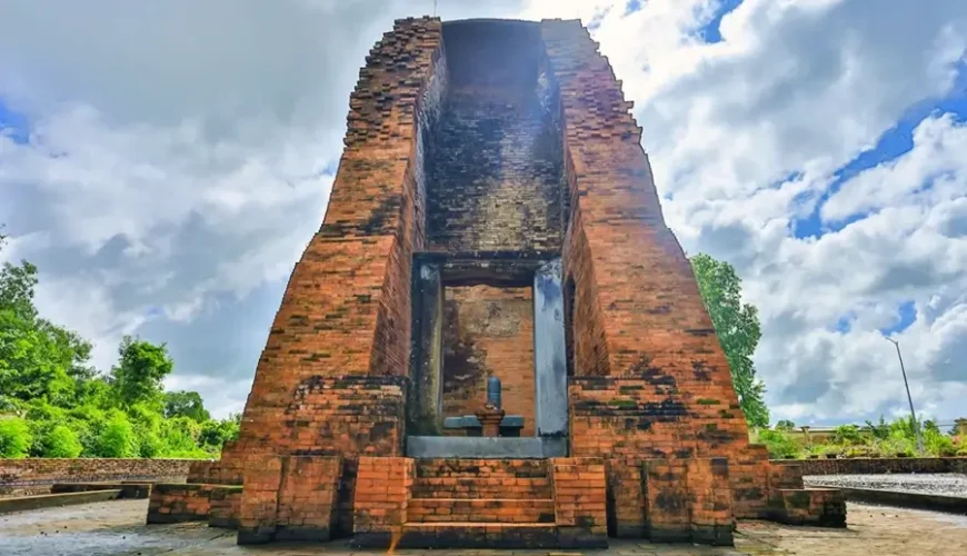 Vinh Hung ancient tower